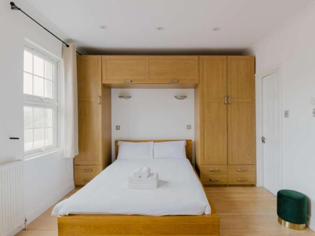 Apartment for rent in Lyons, Greater London