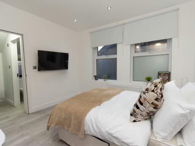 Apartment for rent in Furzedown, Greater London