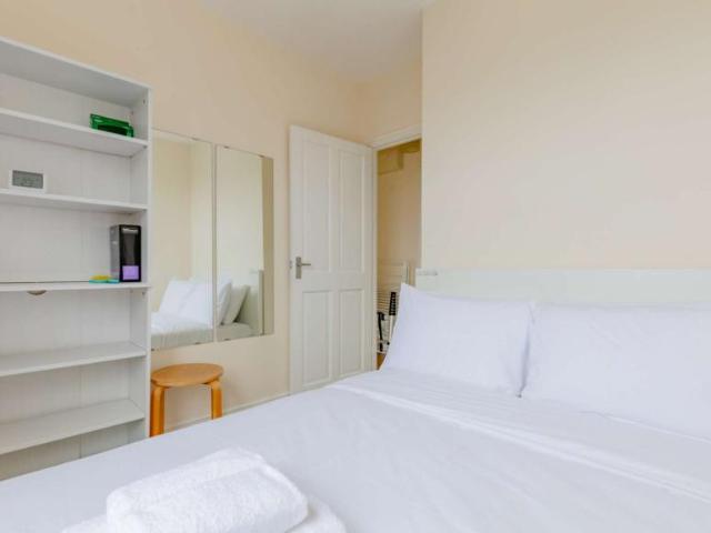 Apartment for rent in Lyons, Greater London