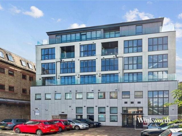 Apartment for sale in Cat Hill, England