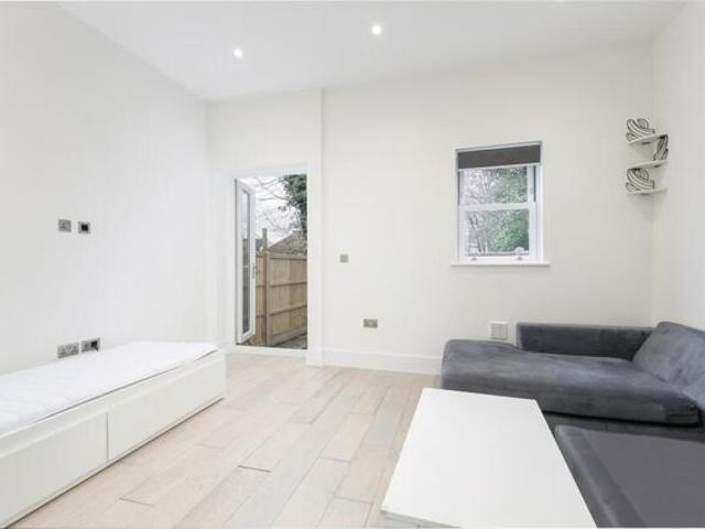 Apartment for sale in West Norwood, Greater London