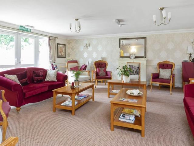 Apartment for rent in Woodcote, Epsom