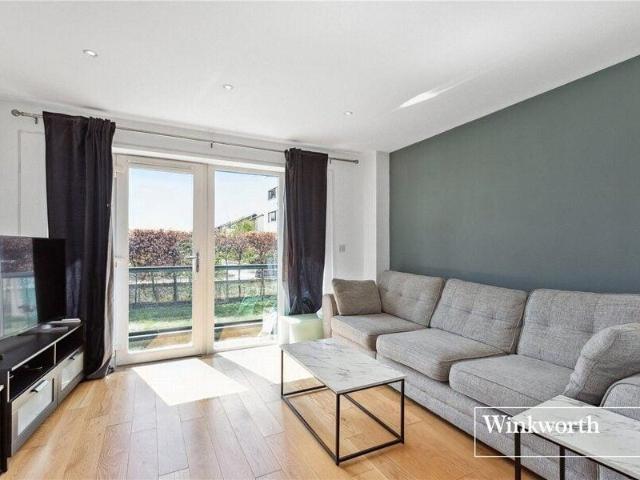Apartment for sale in Cat Hill, England