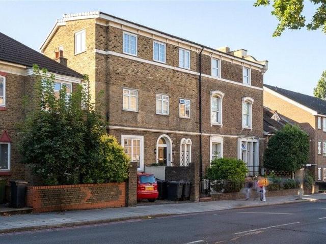 Apartment for sale in London Borough of Merton, Greater London