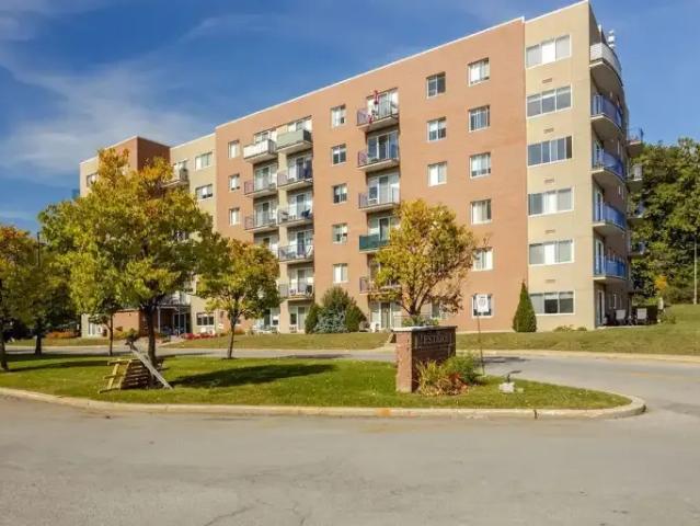 Apartment for rent in Pointe-claire, Quebec