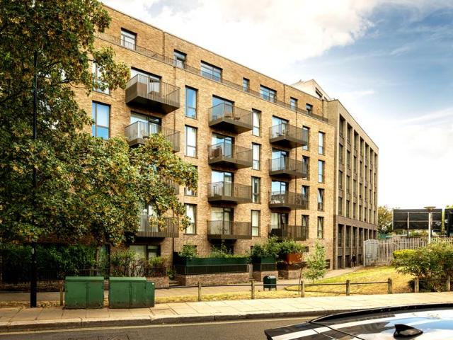 Apartment for sale in Cat Hill, England