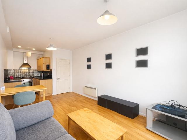 Apartment for rent in West Kensington, Greater London