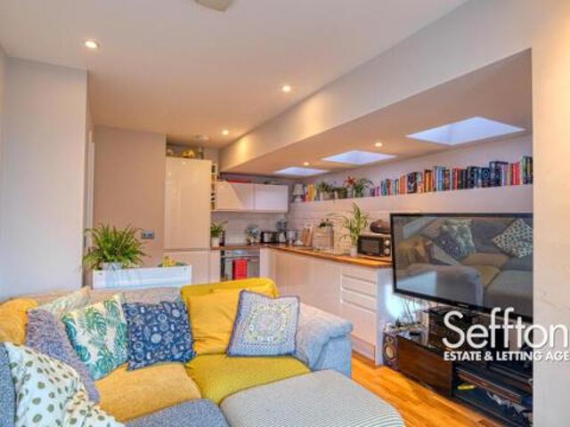 Apartment for sale in Lakenham, East Bank