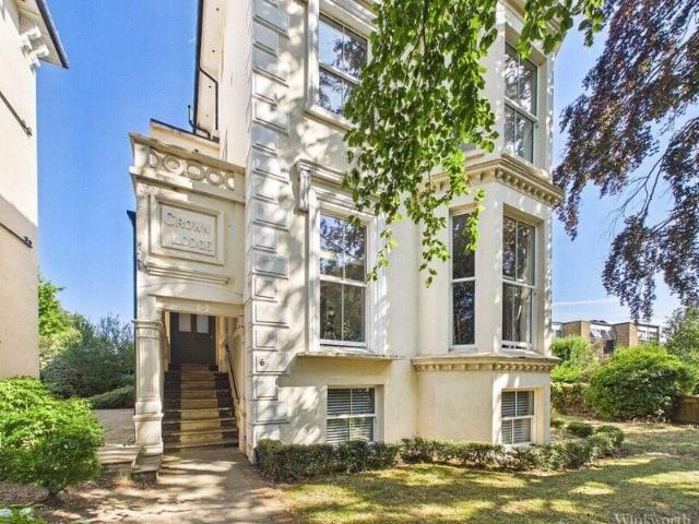 Apartment for sale in Royal Borough of Kingston upon Thames, Greater London