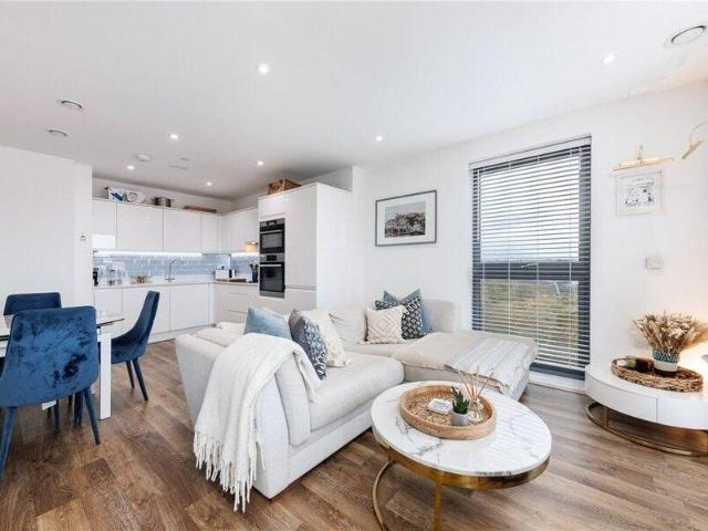 Apartment for sale in Cat Hill, England
