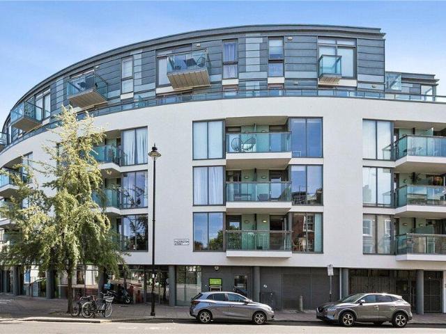 Apartment for sale in Cat Hill, England