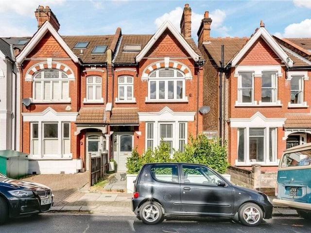 Apartment for rent in Cat Hill, England