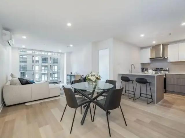 Apartment for rent in Pointe-claire, Quebec