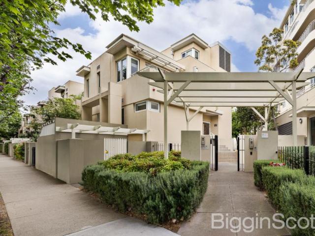 Apartment for sale in Port Melbourne, Melbourne