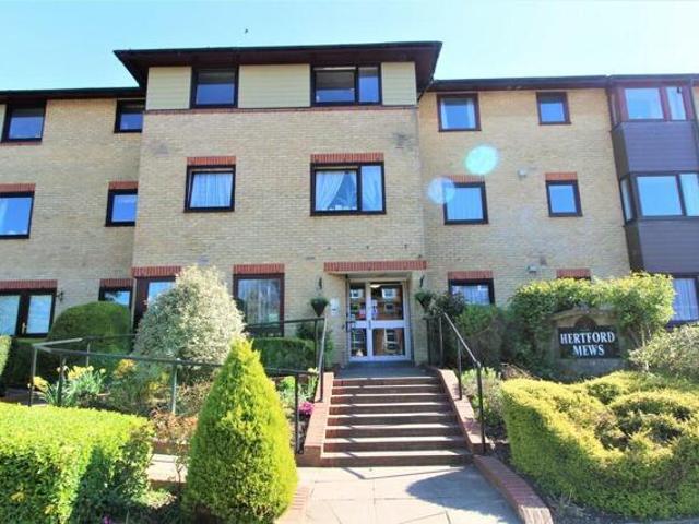 Apartment for sale in Potters Bar, Oakmere