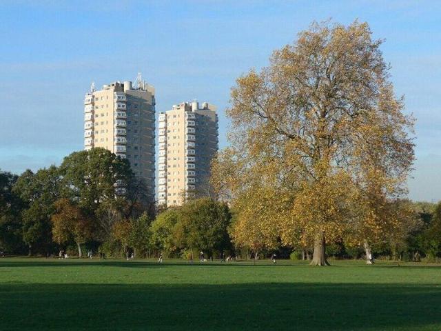 Apartment for sale in Cat Hill, England