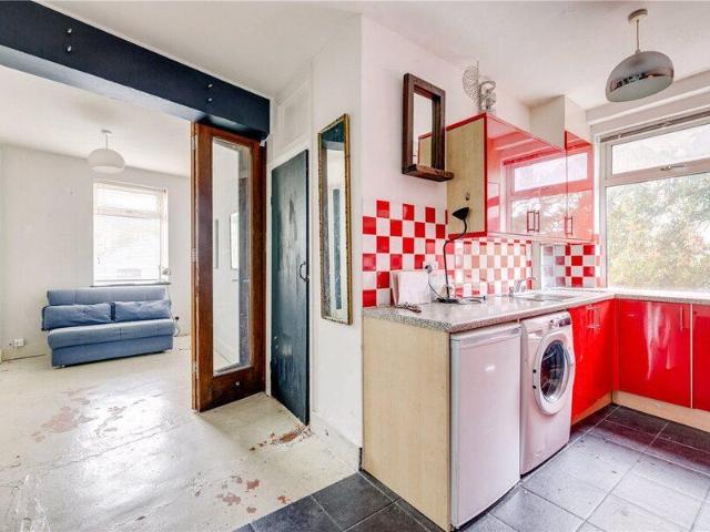 Apartment for sale in Cat Hill, England