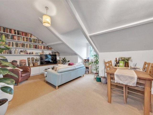 Apartment for sale in Cat Hill, England