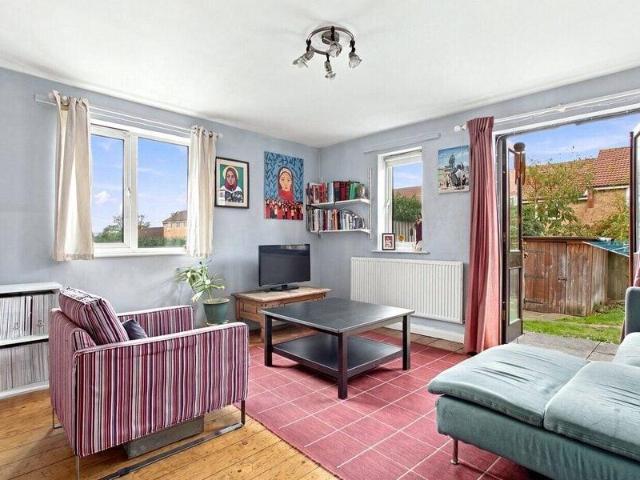 Apartment for sale in Cat Hill, England