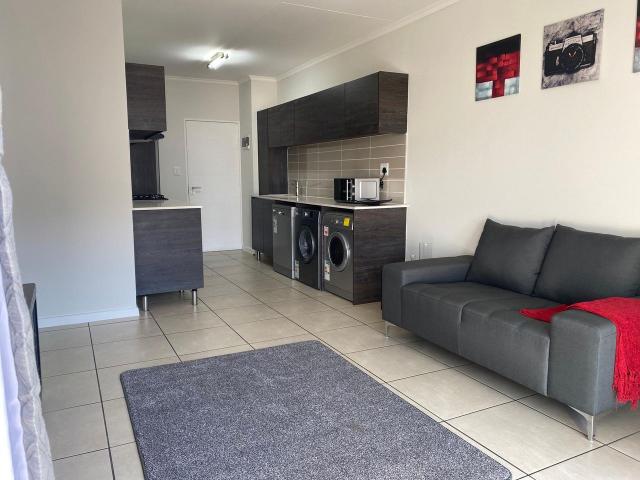 Apartment for rent in Meadowhurst, Randburg