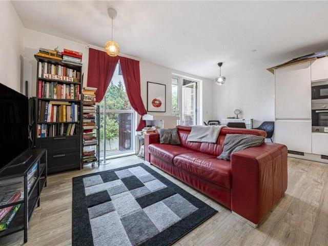 Apartment for sale in Cat Hill, England