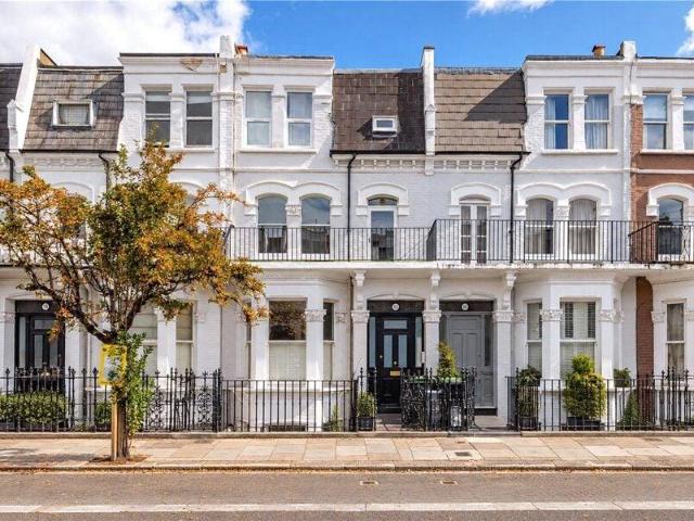 Apartment for sale in Cat Hill, England