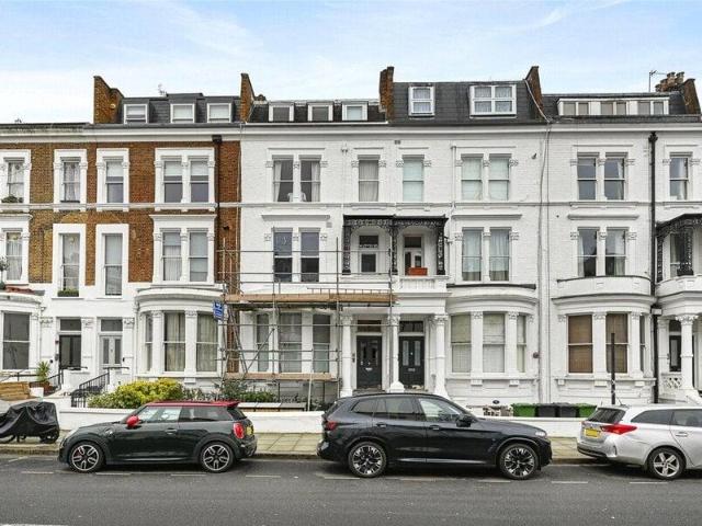Apartment for sale in Cat Hill, England
