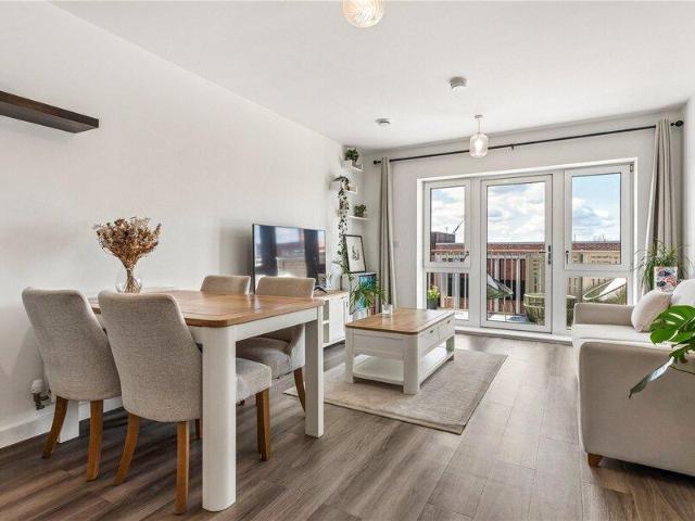 Apartment for sale in Cat Hill, England