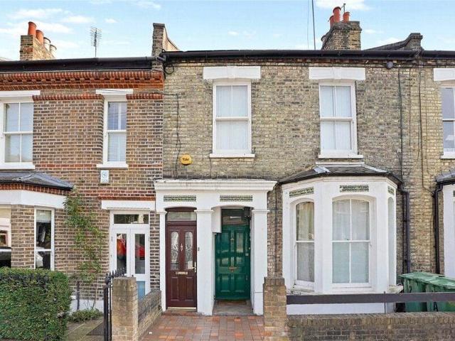 Apartment for sale in Cat Hill, England