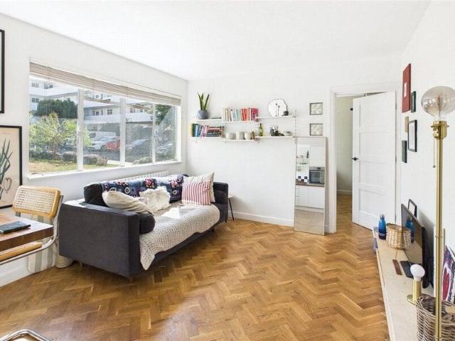Apartment for sale in London Borough of Lambeth, Greater London