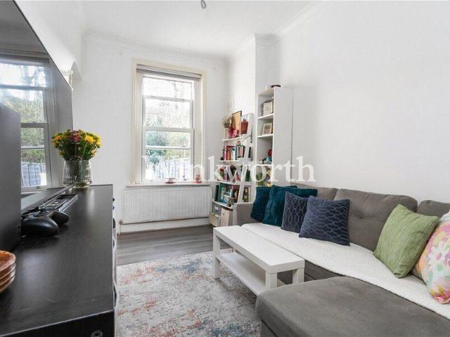 Apartment for sale in Cat Hill, England