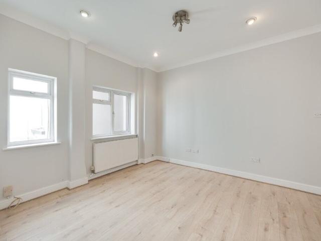 Apartment for rent in Dollis Hill, Greater London