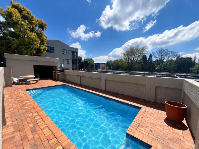 Apartment for rent in Rossmore, Johannesburg