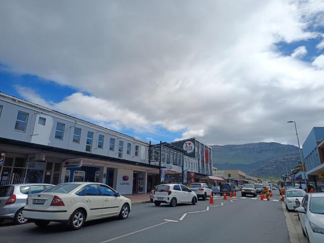 Apartment for rent in Cape Town Ward 64, Fish Hoek