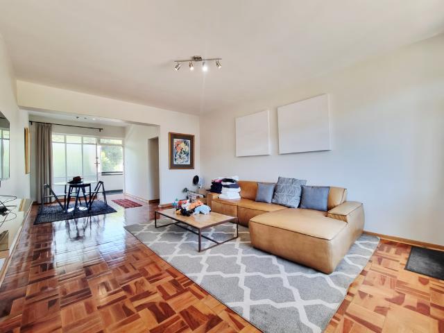 Apartment for rent in Illovo, Rosebank