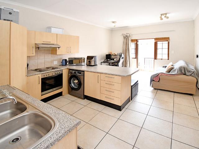Apartment for rent in Kleve Hill Park, Randburg