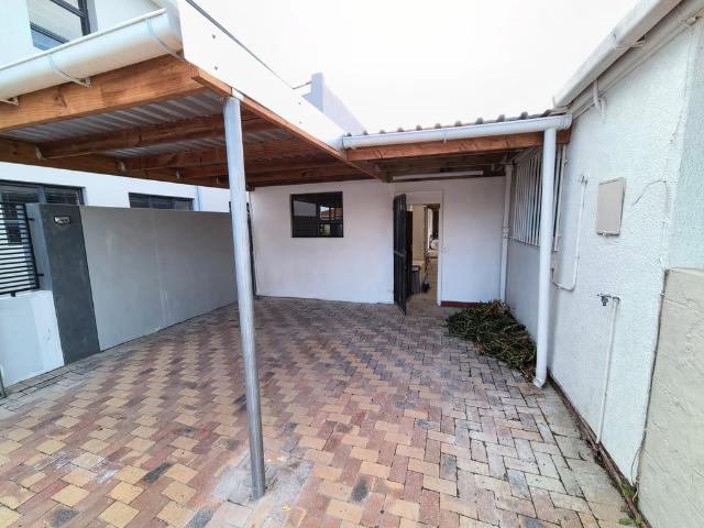 Apartment for rent in Rylands Estate, Cape Town