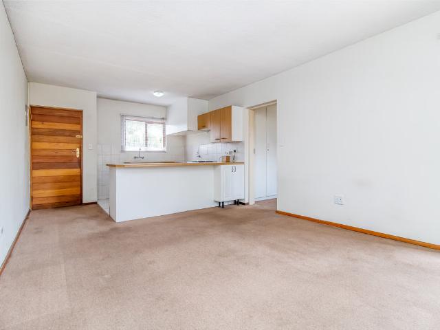 Apartment for rent in Johannesburg Ward 126, Roodepoort