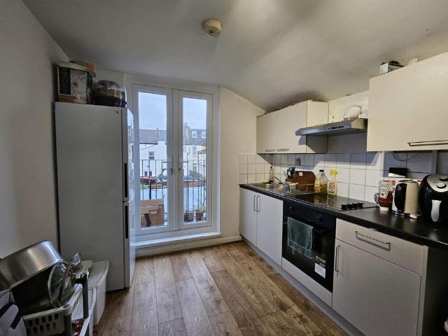 Flat for rent in London Borough of Merton, Greater London