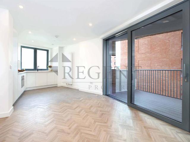 Flat for rent in Bromley-by-Bow, Poplar Grove