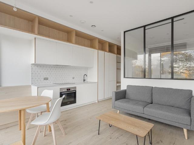 Flat for rent in London Borough of Hounslow, Strand
