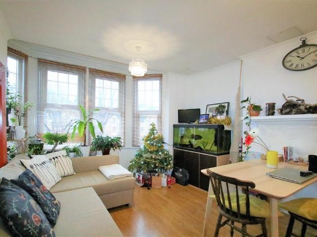 Flat for rent in London Borough of Croydon, Addiscombe