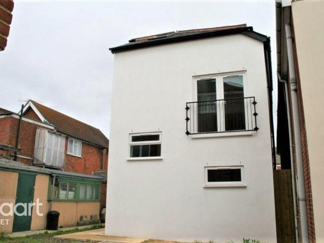 Flat for rent in Fleet, Hart