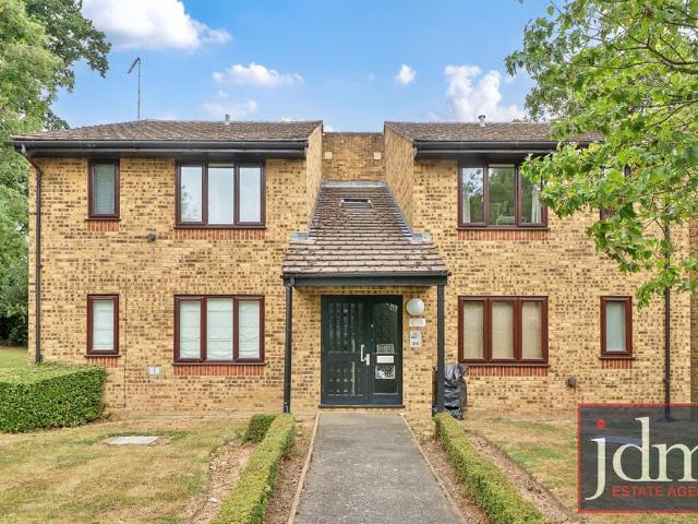 Flat for rent in Crofton, Greater London