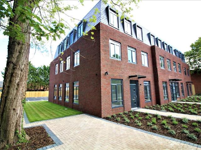 Flat for rent in Fleet, Hart