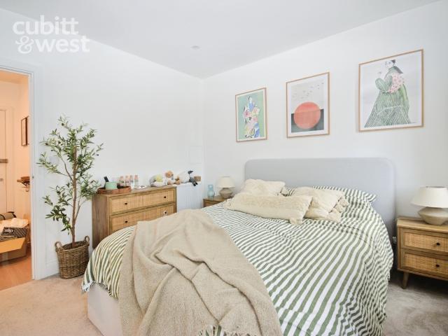 Apartment for rent in Pachesham Park, Surrey