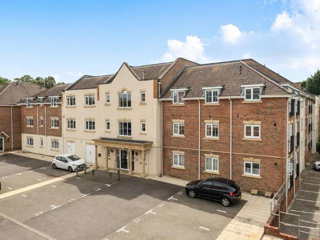 Flat for rent in Horsham, West Sussex