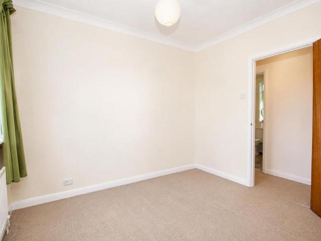 Apartment for rent in Pachesham Park, Surrey