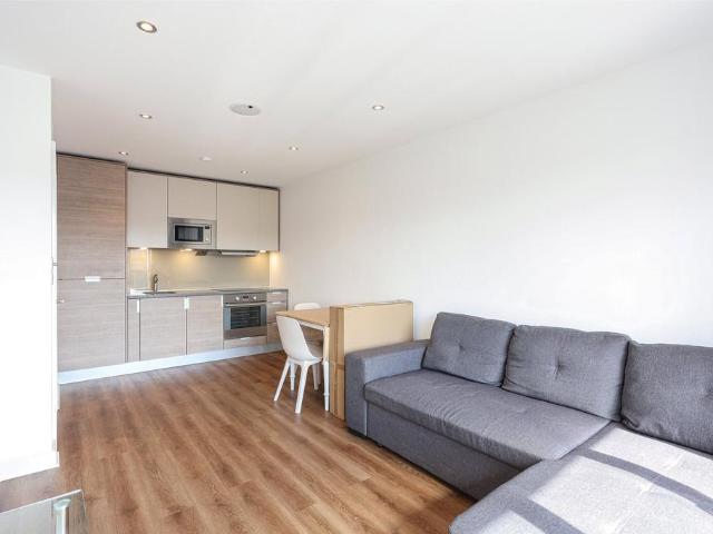 Flat for rent in Colindale, Greater London