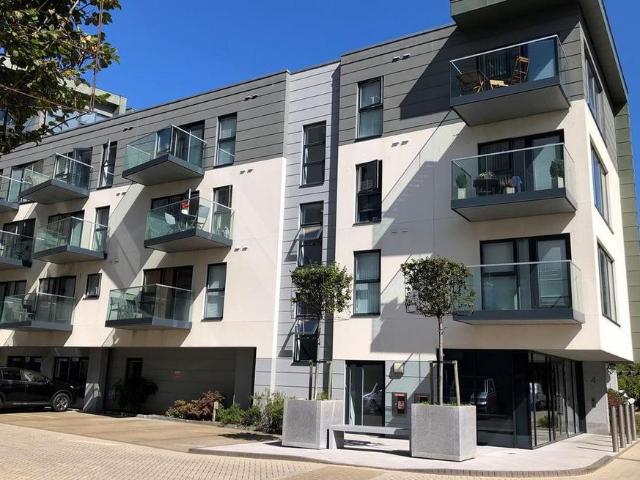 Flat for rent in St Helier, Greater London